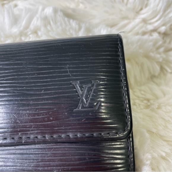 Louis Vuitton Black Epi 6-key wallet - Picture 3 of 16